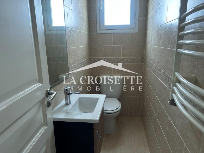 Etage de villa S+3 à La Marsa